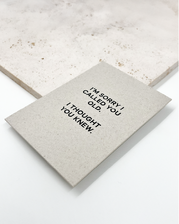 Postkarte Graspapier mit schwarzem Druck